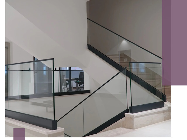 Стеклянные перила премиум-класса с установкой в Мысках