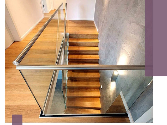 Перила для лестницы в доме — изготовление и монтаж в Мысках