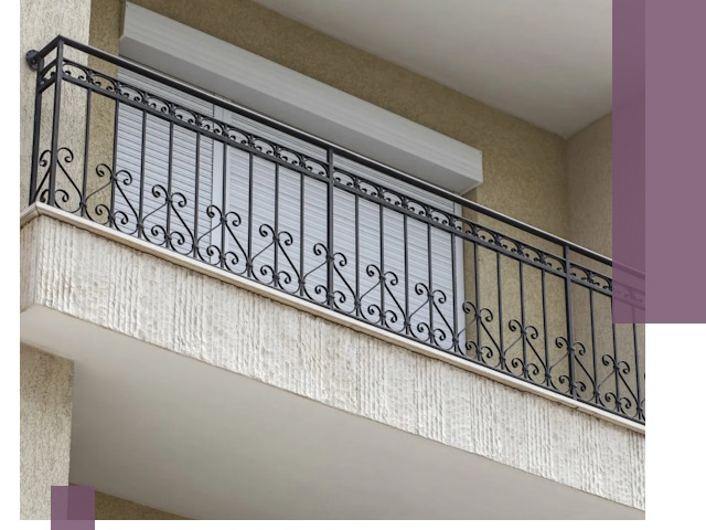 Балконные ограждения из металла и стекла в Мысках для домов