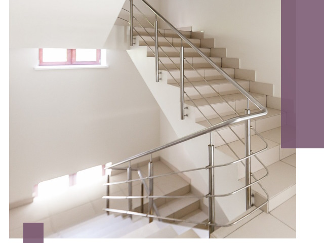 Установка и замена перил в подъезде в Мысках