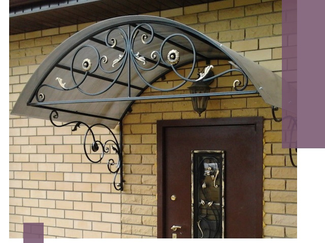 Изготовление козырьков из металла под ключ в Мысках