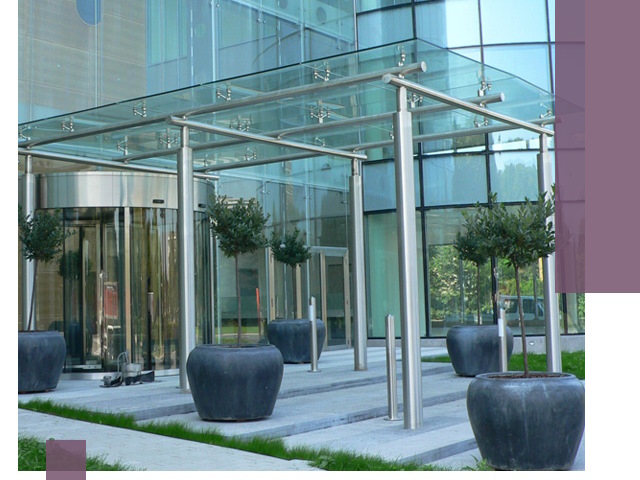 Навесы из стекла на заказ в Мысках — монтаж и установка