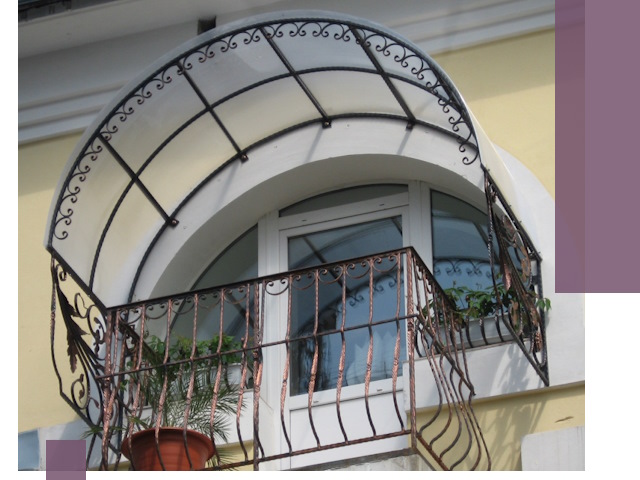 Козырьки над балконом в Мысках — изготовление и монтаж