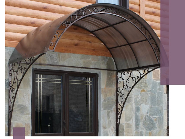 Арочные козырьки под ключ в Мысках: изготовление и монтаж